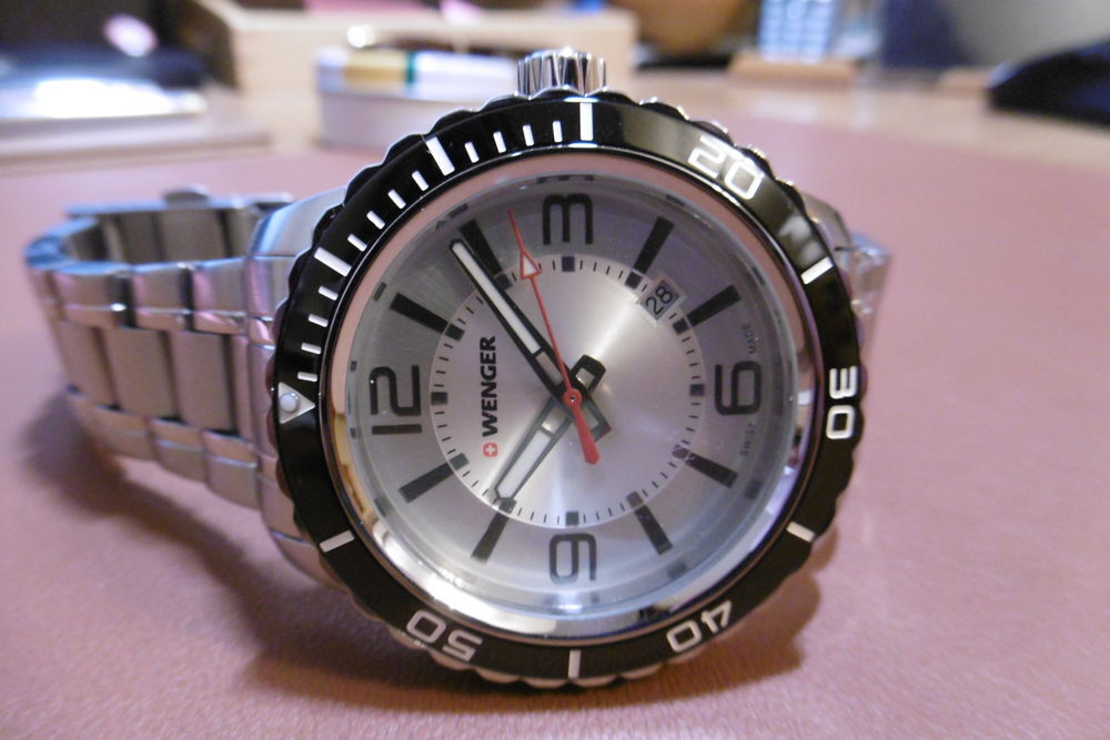 Montre Suisse Wenger NEUVE jamais port&eacute;e Bijoux et montres