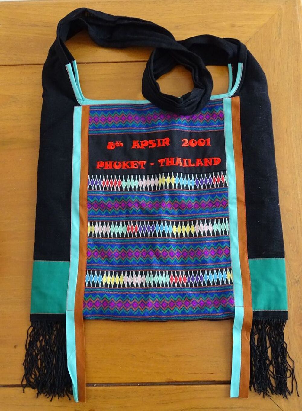 Sac bandouli&egrave;re tissus broderie Tha&iuml;lande Maroquinerie