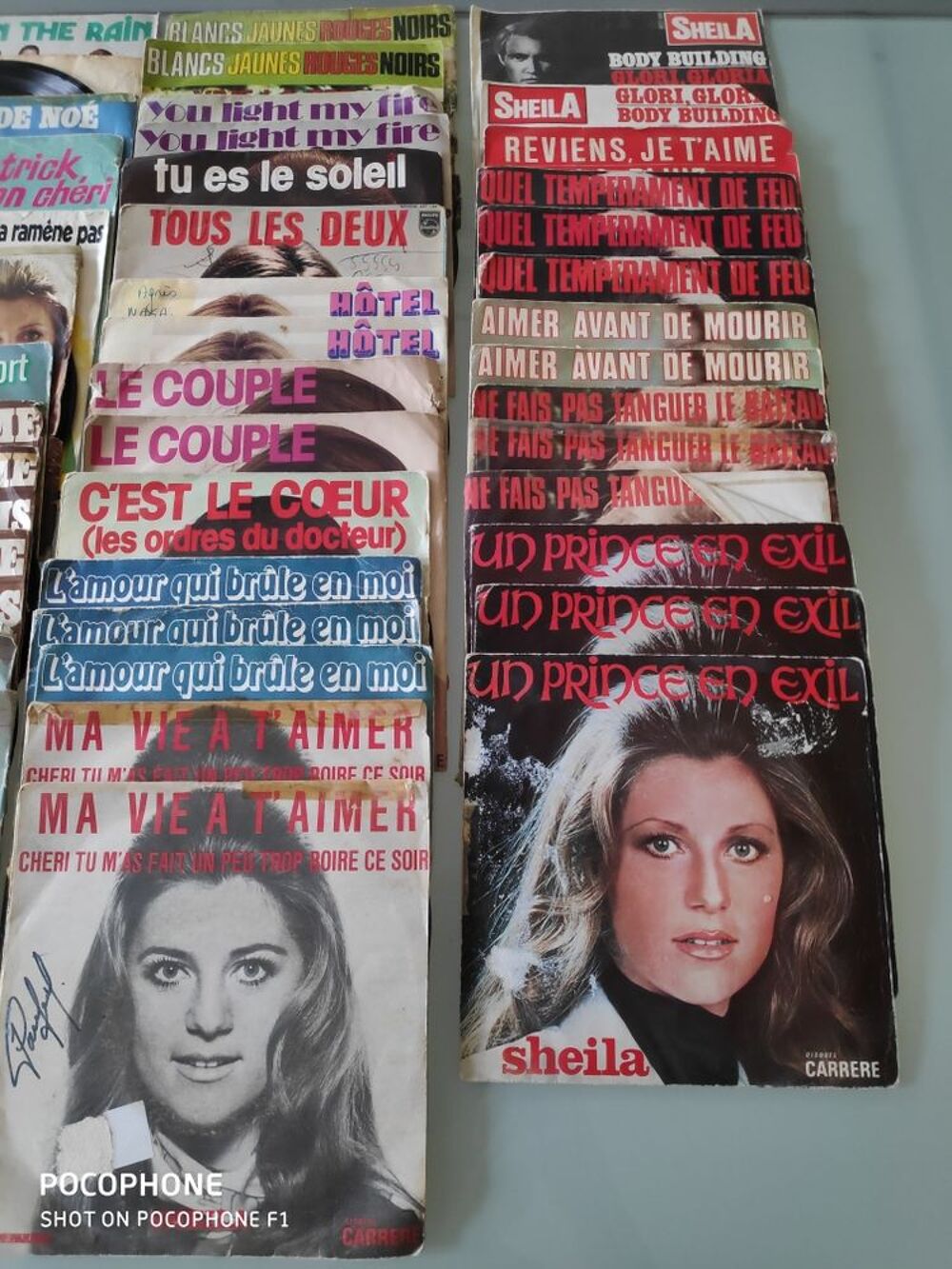 Lot de 42 disques vinyles 45 tours SHEILA CD et vinyles
