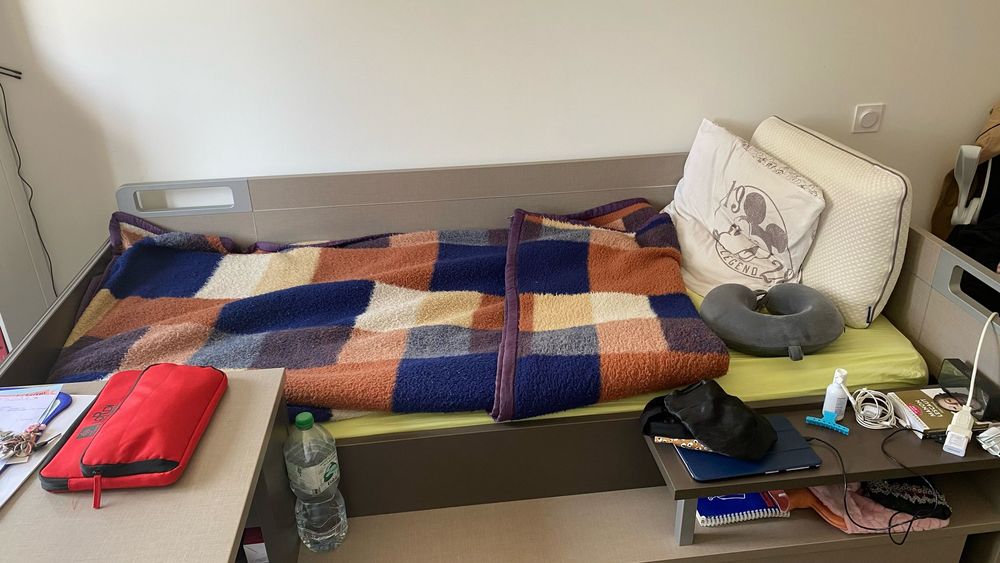 Lit en 90 200 avec bureau int&eacute;gr&eacute; Meubles