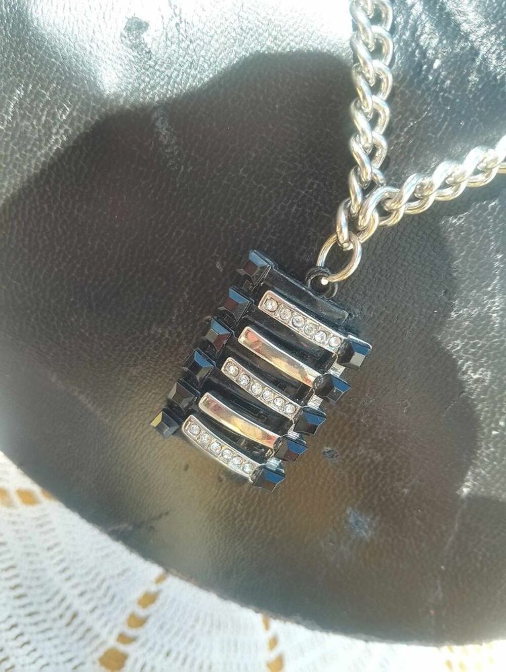 Collier Fantaisie avec Pendentif : R&eacute;glable en Longueur/Neuf Bijoux et montres
