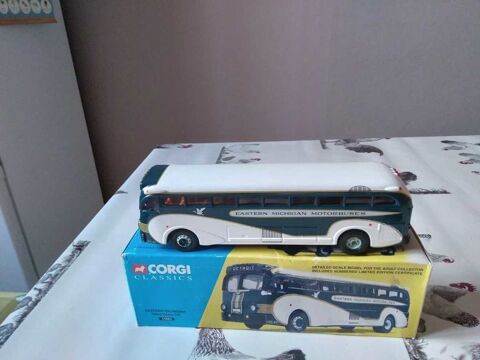 9 Corgi neuves dont 6 bus corgi classics + 2 corgi héritage neuves + 1 Corgi PICKFORD avec certificats d'authenticité jamais ouvertes, neuves Lyon 3 (69)