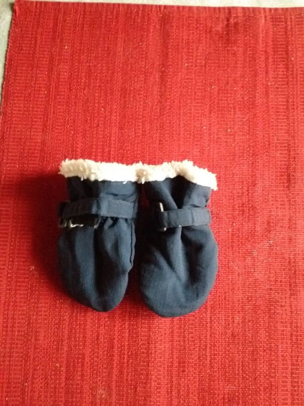 2 PAIRES DE CHAUSSONS + MOUFLES GARCON TAILLE 6/12 MOIS Puériculture