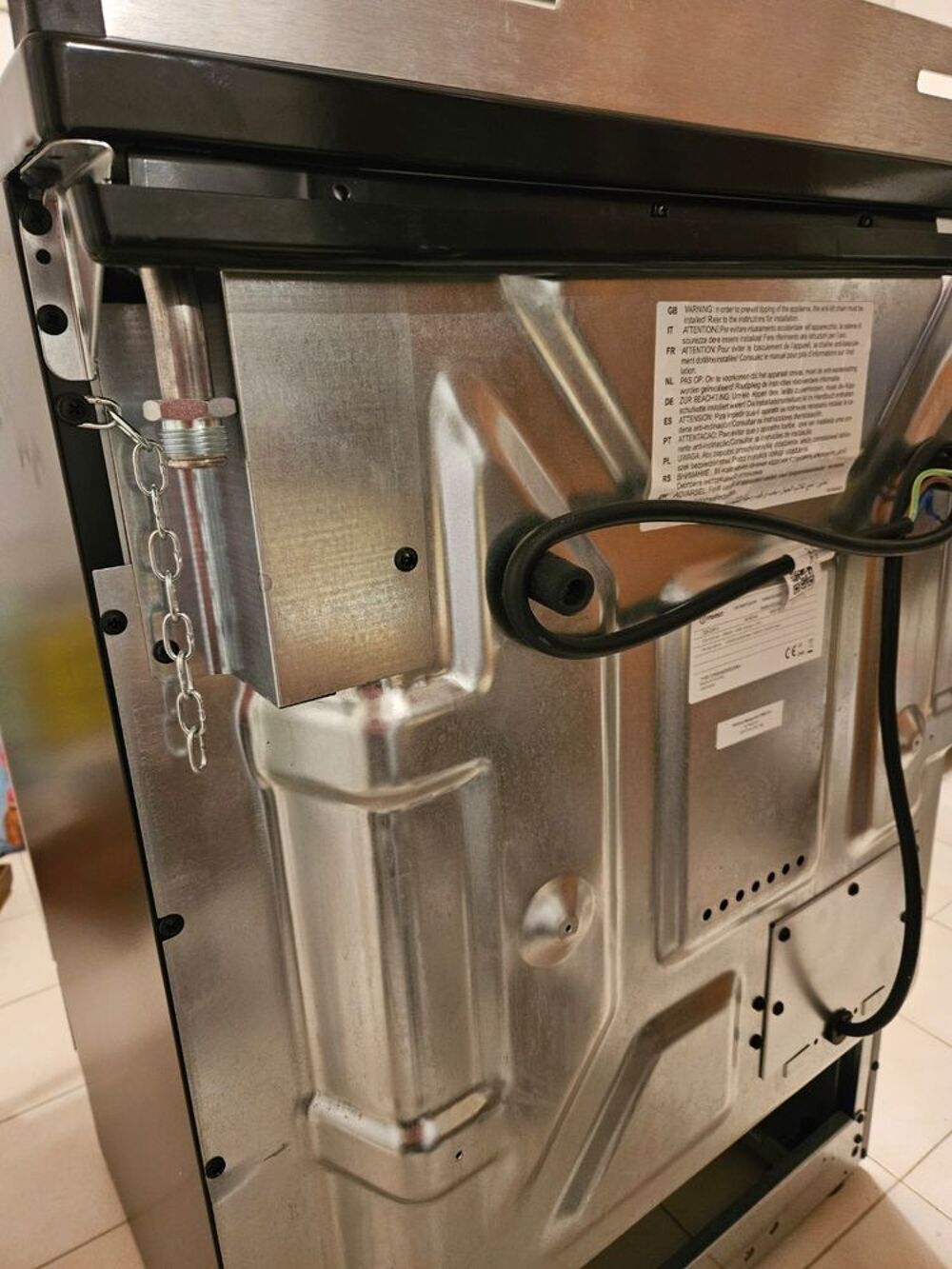 Cuisini&egrave;re mixte INDESIT tr&egrave;s bon &eacute;tat peu servi. Electrom�nager