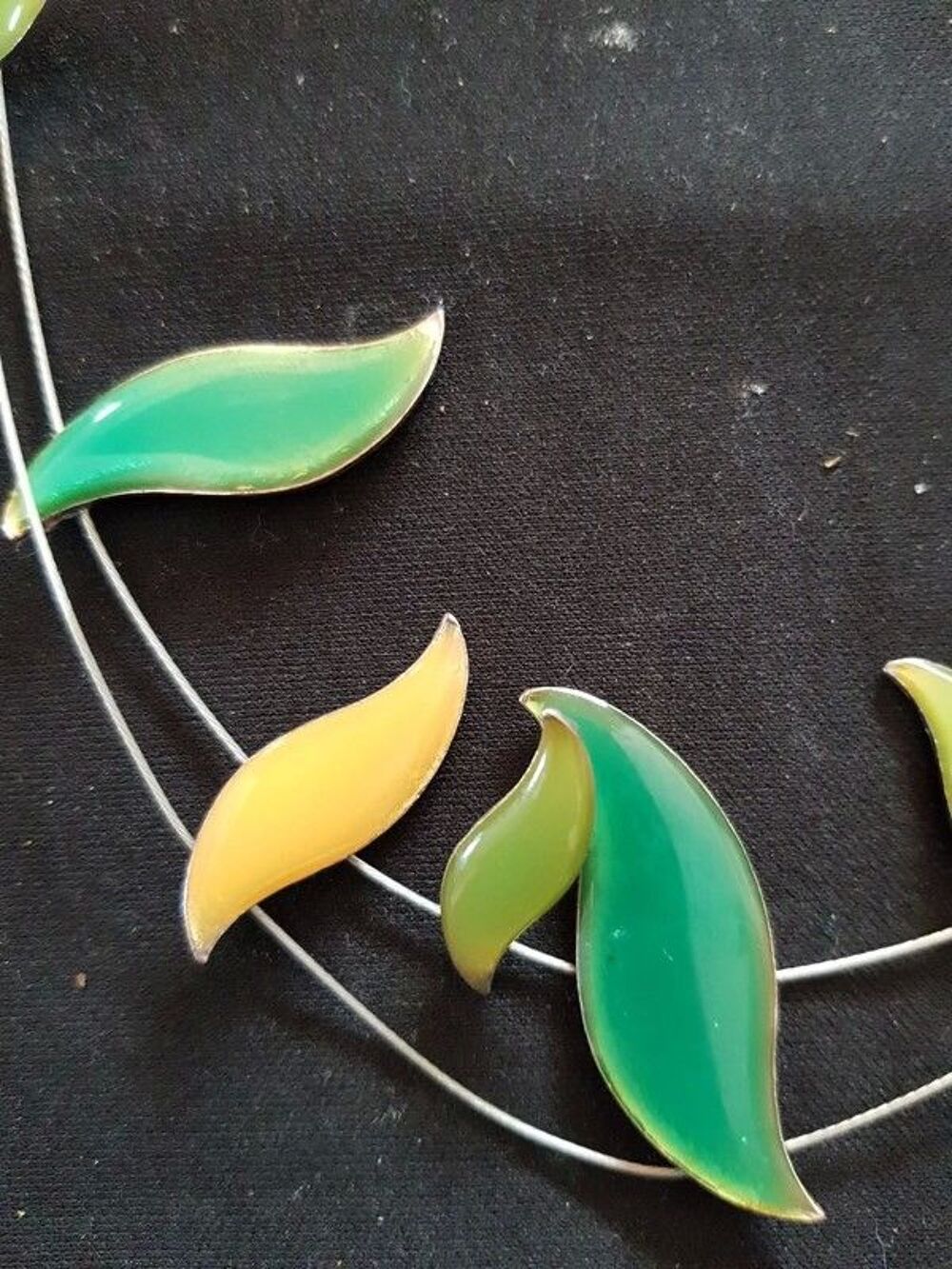 Collier vert nacr&eacute; neuf sur fil d acier 5 e Bijoux et montres
