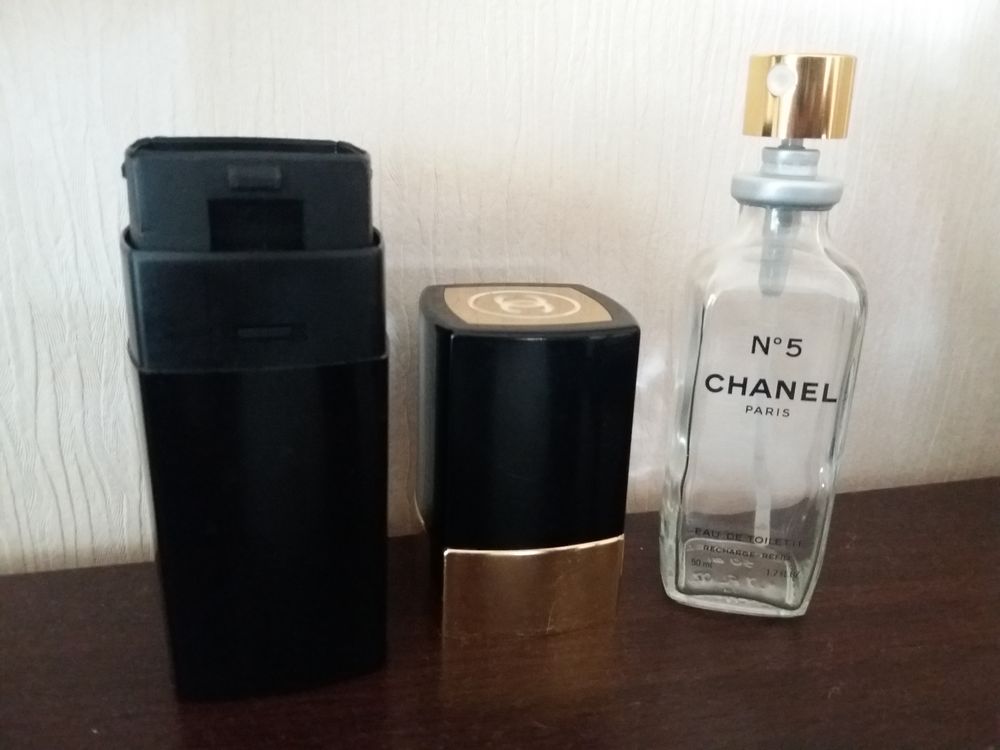 Flacon vide et bo&icirc;tier Chanel 5 Bijoux et montres