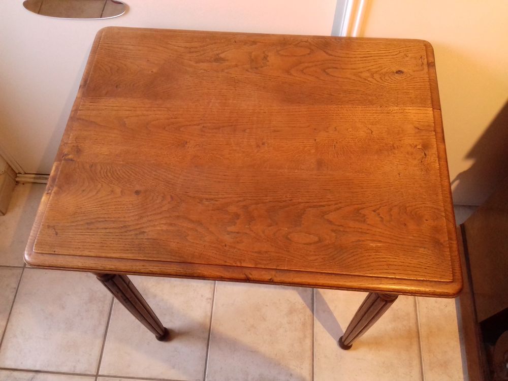 Table &agrave; pieds cannel&eacute;s Meubles