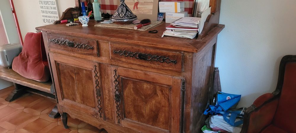 buffet bois ancien tr&egrave;s bon &eacute;tat. Meubles