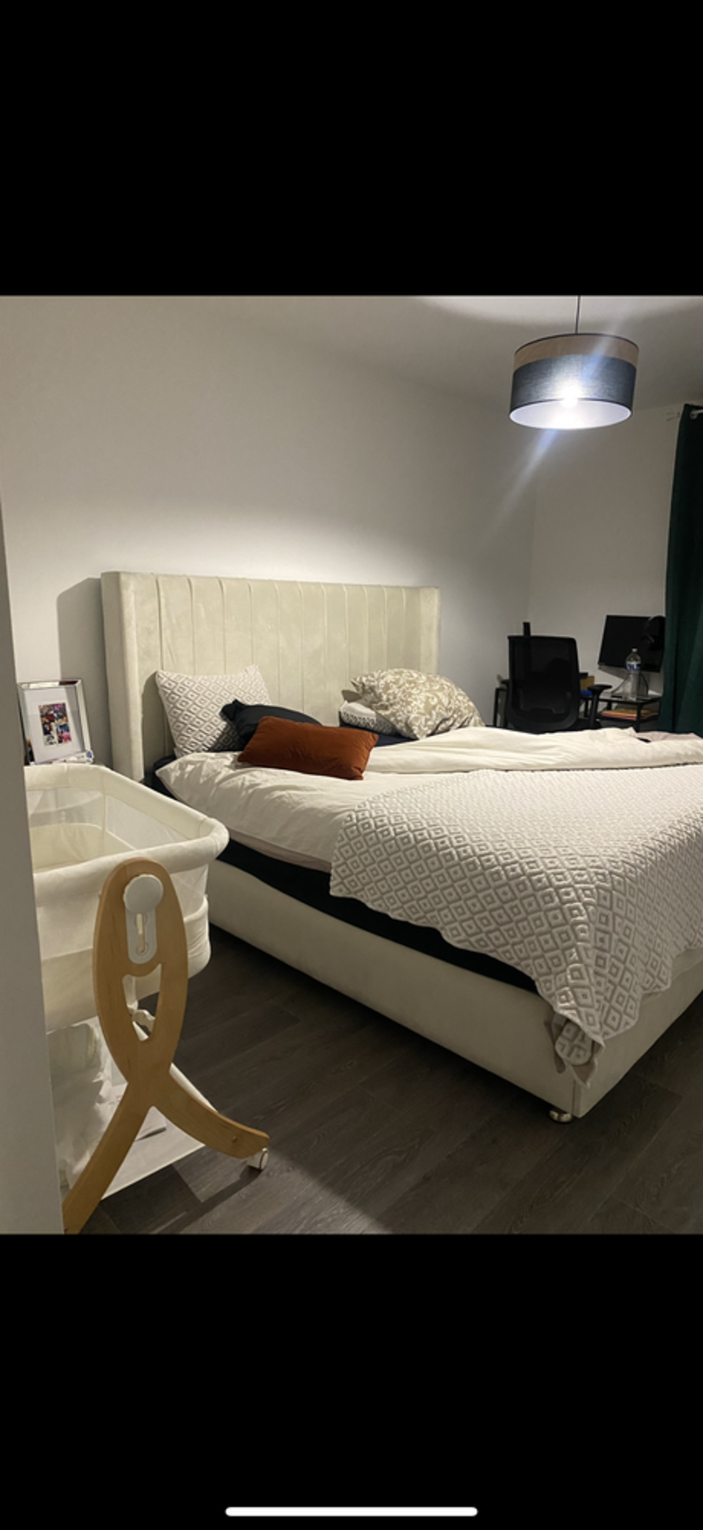 Lit King size avec matelas &eacute;pais Meubles