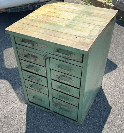 etabli armee militaire tiroir gmc  lot 7 650 Saint-Jean-de-Fos (34)