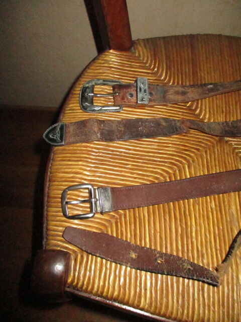 2 ceintures en cuir usagées pour récupération de boucles 0 Mérignies (59)