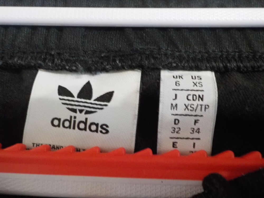 PANTALON DE JOGGING ADIDAS NOIR BANDES BLANCHES T34 Vêtements