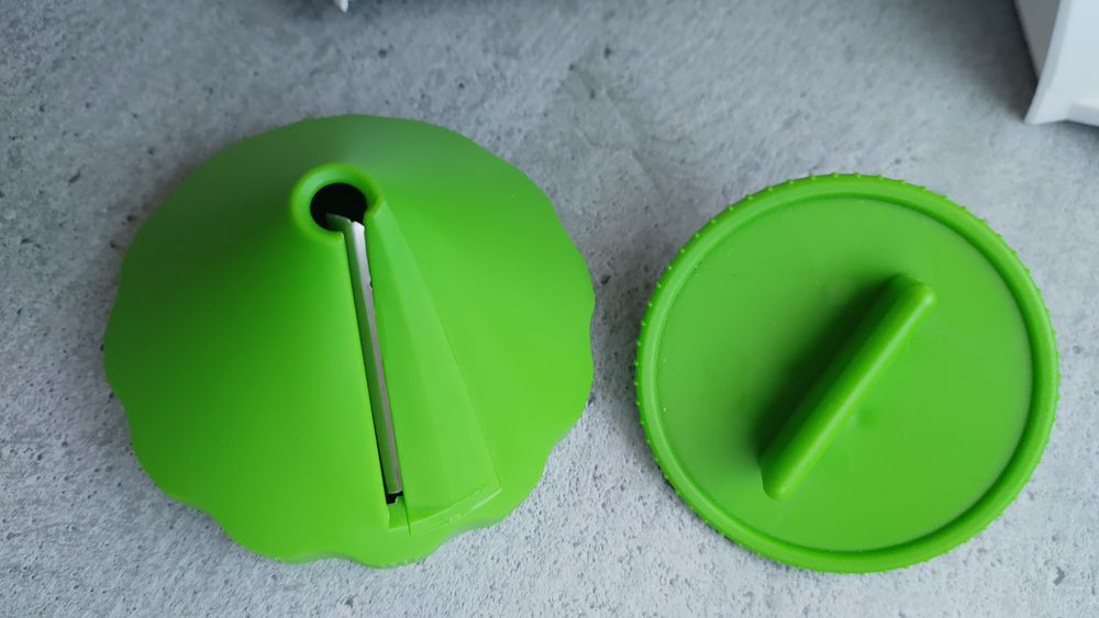Set de 3 Moules &agrave; Chaussons, Raviolis, etc?+ 1 Coupe L&eacute;gumes Cuisine