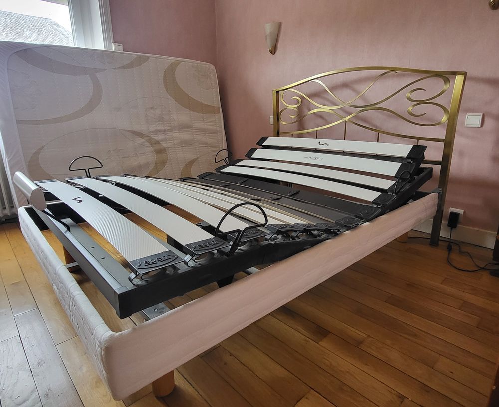Sommier &eacute;lectrique en 140 Haut de gamme avec t&ecirc;te de lit Meubles