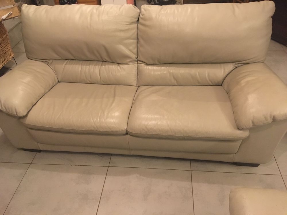 Lot deux canap&eacute;s ( un 2 places et un 3 places) en cuir Meubles