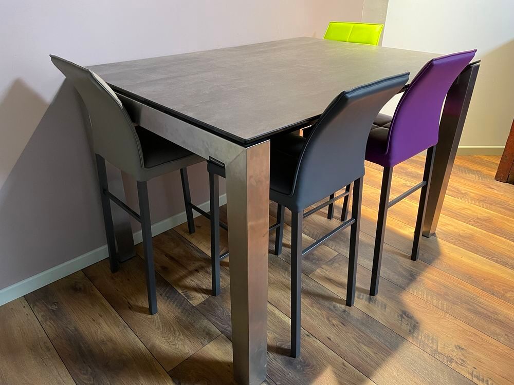 Table haute avec 4 chaises Meubles
