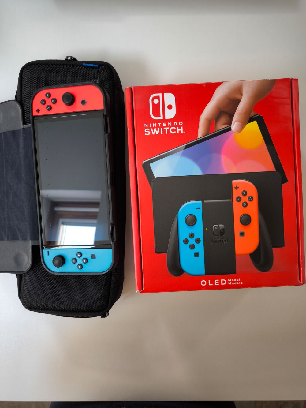 Nintendo switch oled quasi neuve dans sa boite Consoles et jeux vidos
