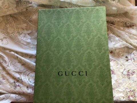 Boîte aimantée GUCCI pour maroquinerie 25 Meudon (92)