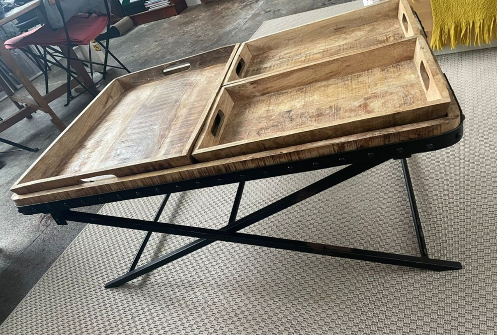Table basse avec plateaux amovibles (104x66,5 cm)
Meubles