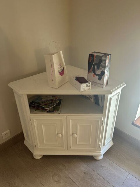 Meuble t�l�, coin blanc, deux portes 35 Monteux (84)