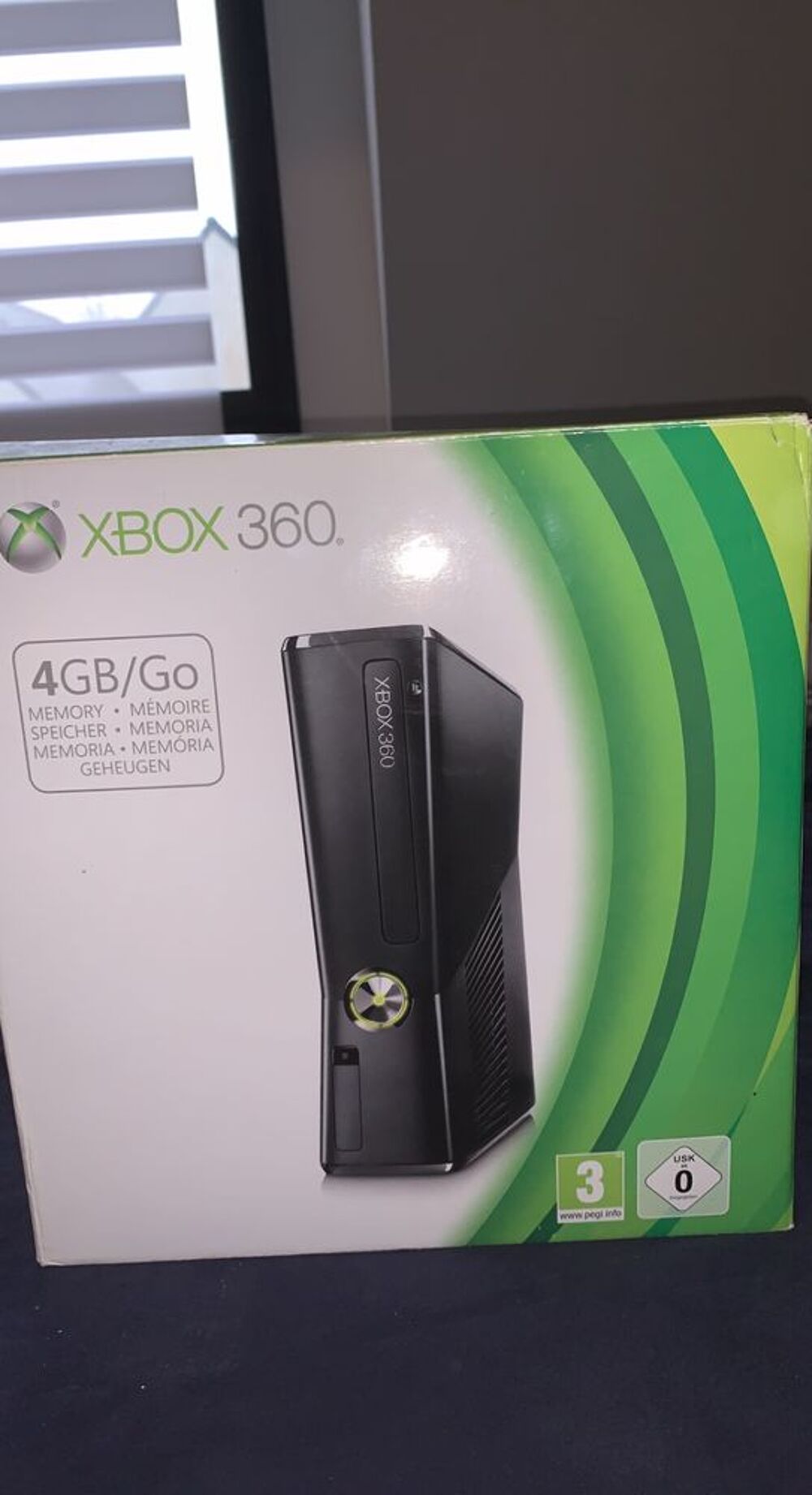 xbox 360 2 manettes et 8 jeux Consoles et jeux vidéos