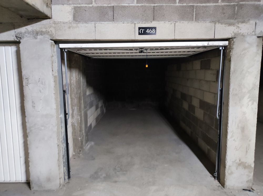 Location Parking/Garage Meaux Garage Box fermé accessible en  camionnette. Meaux