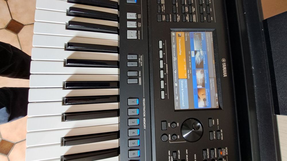 Clavier arrangeur yamaha psr sx 720.NEUF.avec pied et hous
Instruments de musique