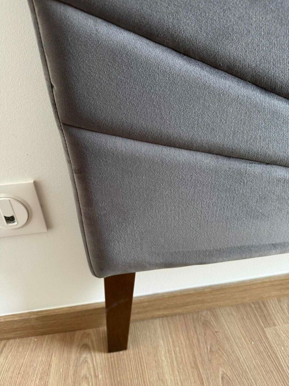 T&ecirc;te de lit Grise en velours Meubles