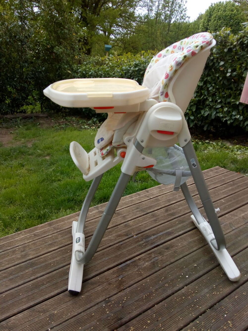 chaise haute b&eacute;b&eacute; chico en parfait &eacute;tat Mobilier enfants