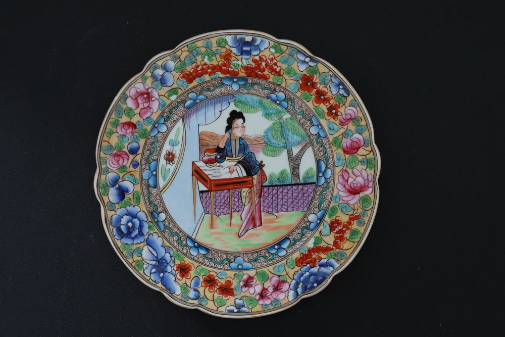 ASSIETTE EN PORCELAINE CHINOISE 1 PERSONNAGE 