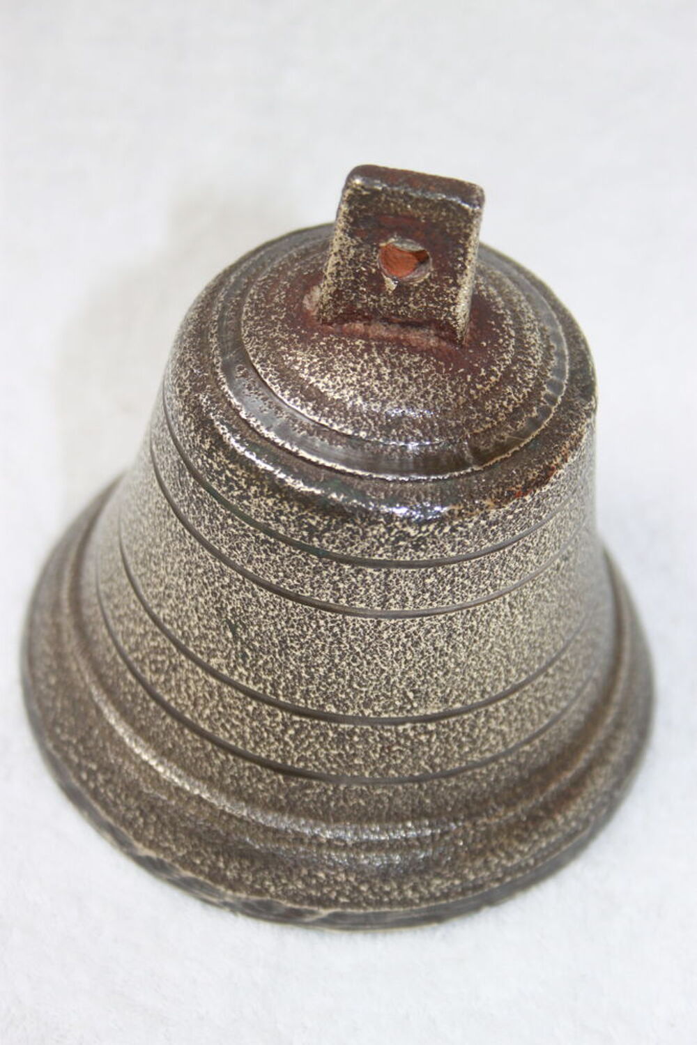 Cloche en bronze coul&eacute;e estampill&eacute;e N&deg; 8 Décoration