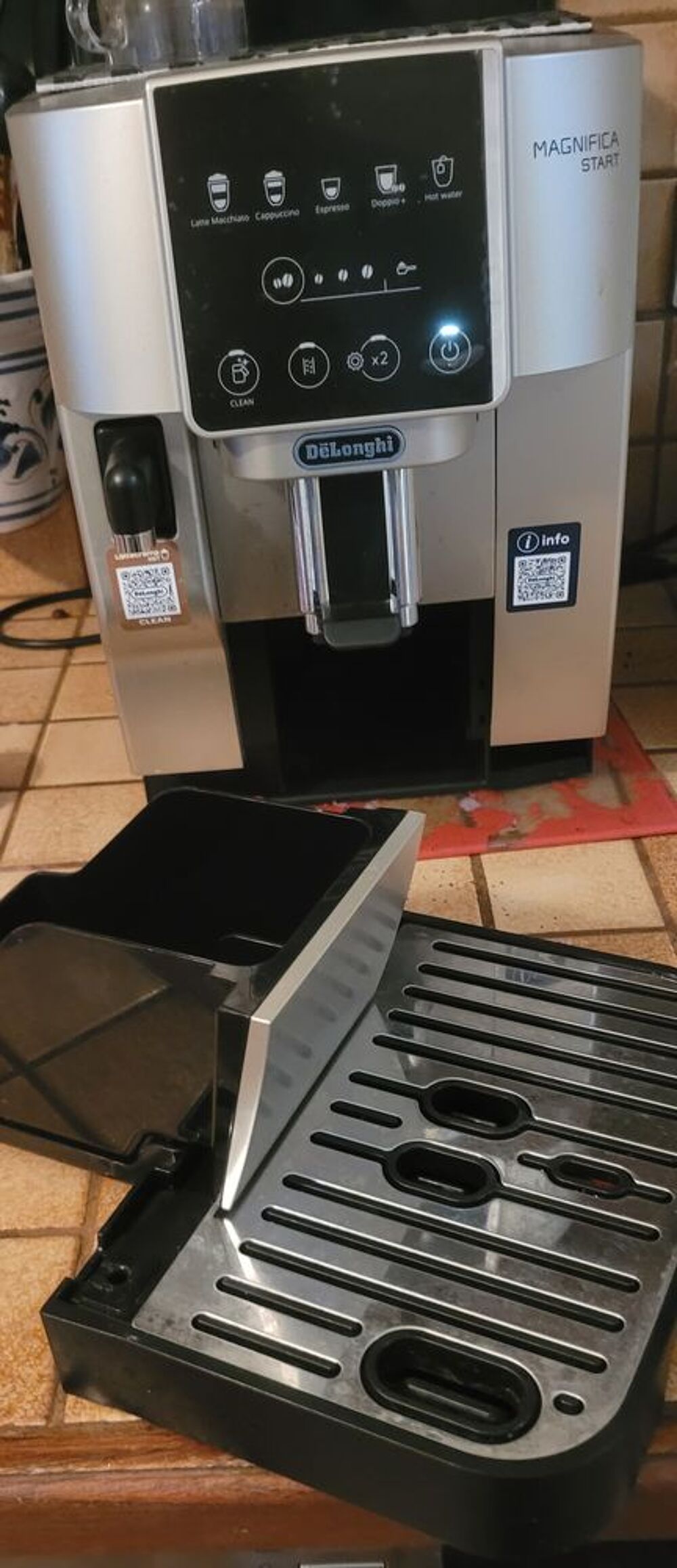 Machine a caf&eacute; Delonghi magnifica start 
Electroménager