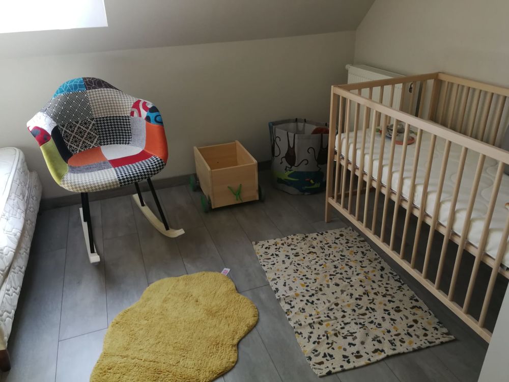 : lit b&eacute;b&eacute; + matelas + table &agrave; langer Mobilier enfants