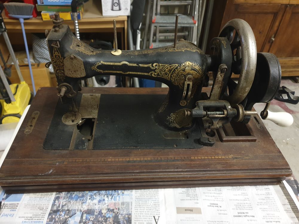 MACHINE A COUDRE

