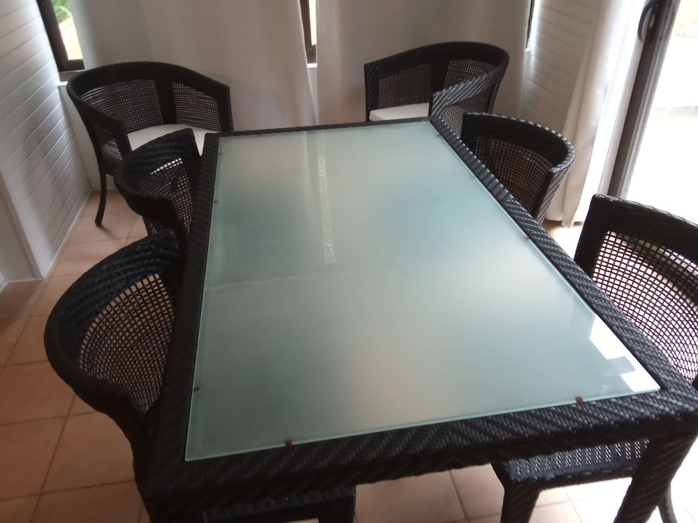 TABLE 4 CHAISES &amp; 2 FAUTEUILS LA SEYNE SUR MER 83500 Meubles