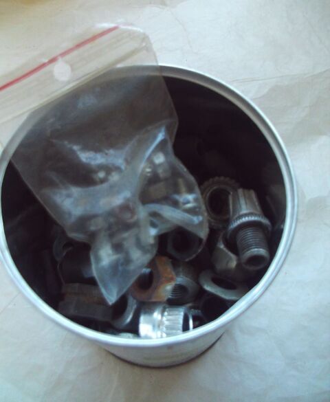 Boite d'�crous divers 1,8 kg 20 Villeurbanne (69)