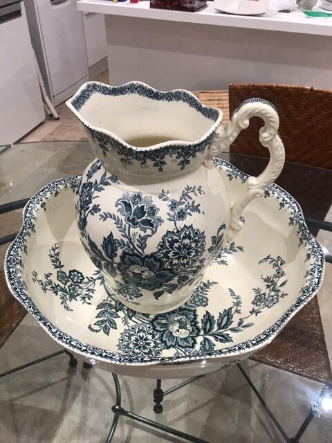 trs beau BROC  NCESSAIRE de toilette en terre de fer 0 La Chevallerais (44)