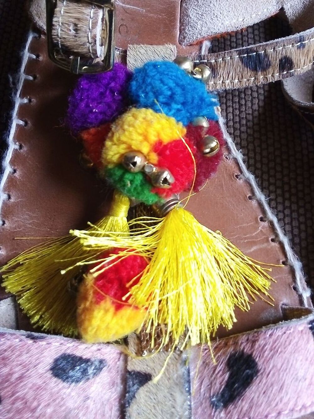 Sandales femme en cuir avec pompons Chaussures