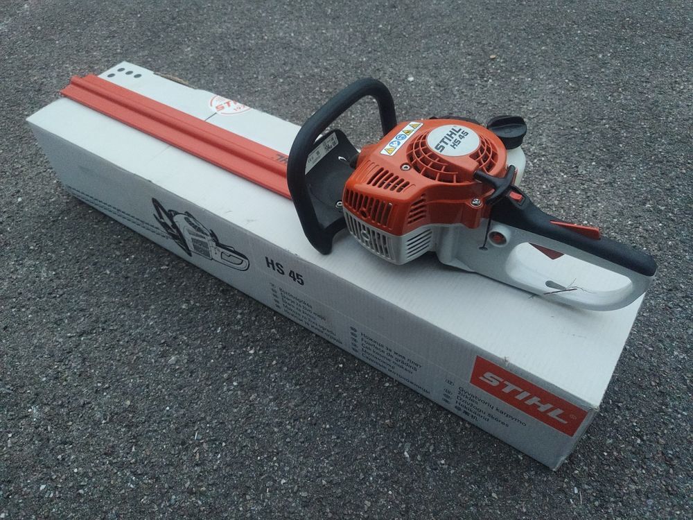   Taille-haie thermique STIHL HS 45 très bon état + boîte 