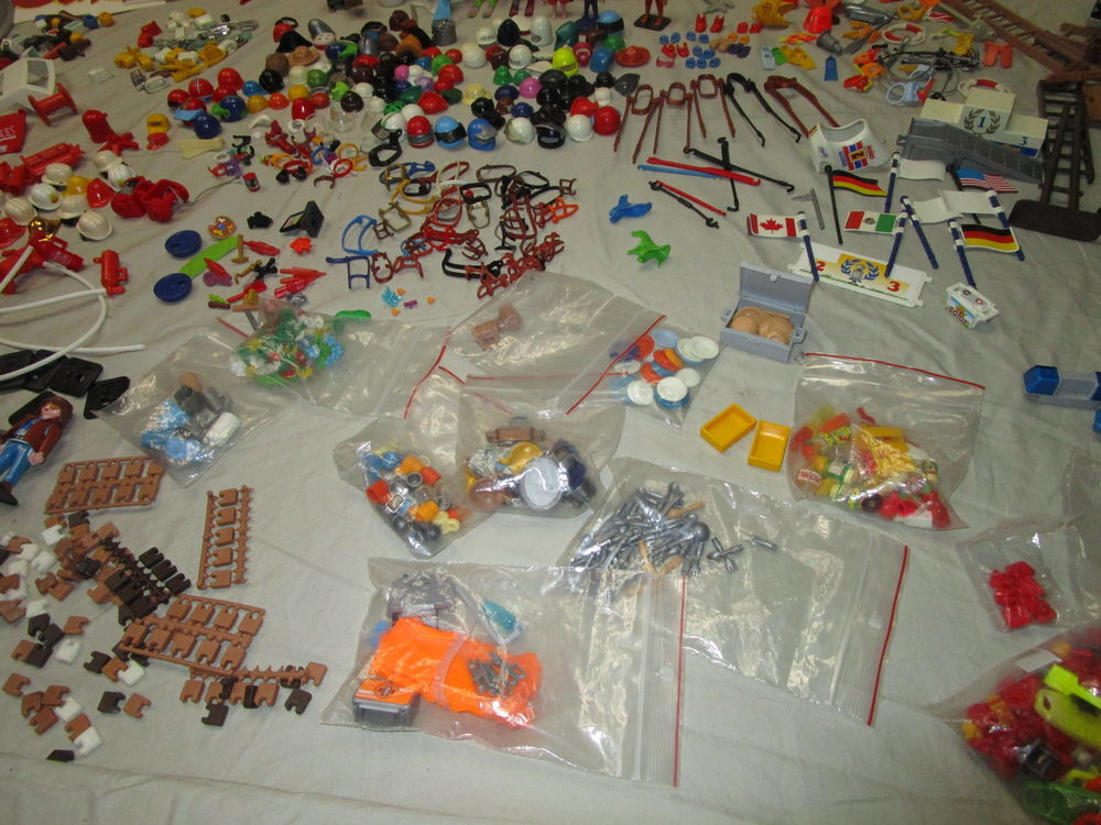 GROS LOT ACCESSOIRES PLAYMOBIL Jeux / jouets