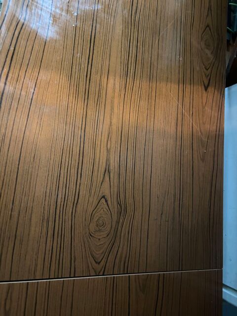 TABLE DE CUISINE FORMICA et chaises 25 Amilly (45)