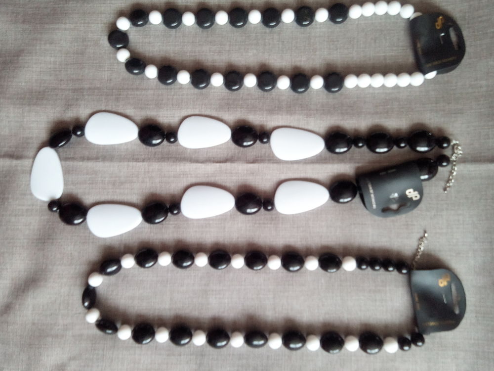1 lot de 3 colliers fantaisies n/b jewelry Bijoux et montres