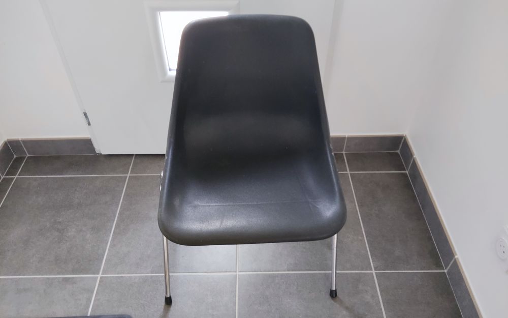 3 chaises Lambert pieds chromes Meubles