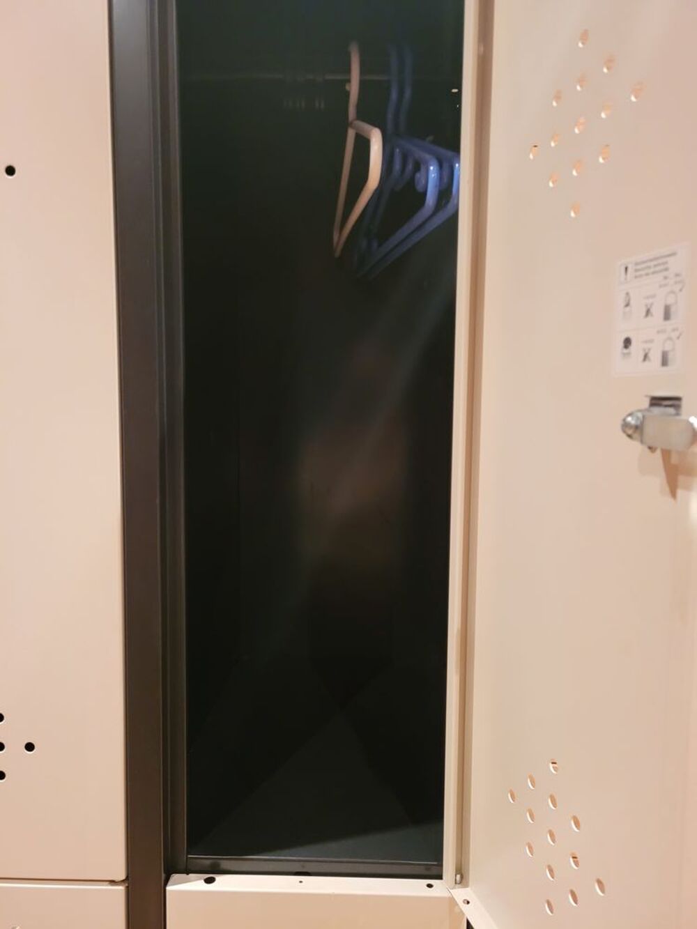 Vestiaire &agrave; 4 casiers Meubles