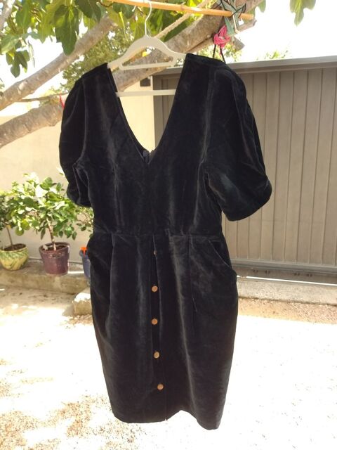 Robe noire en velours Sarah B 30 Saint-Maximin-la-Sainte-Baume (83)