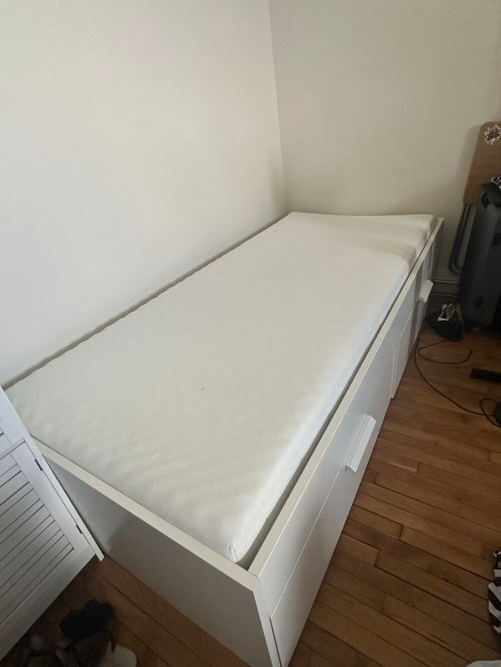 Lit simple avec 2 tiroirs + matelas €" Excellent &eacute;tat Meubles