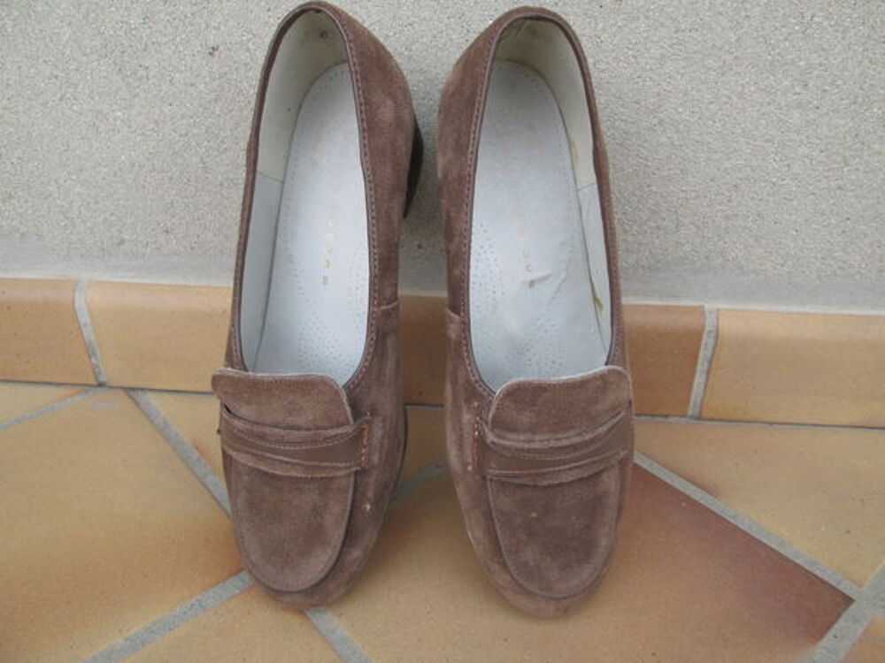 Chaussures habill&eacute;es en daim - Femme - Pointure 40 Chaussures