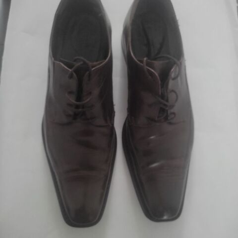  Chaussures en cuir marron habill�e � lacets Lille (59)