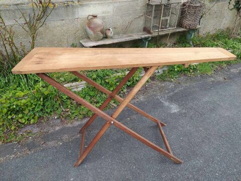 Ancienne Table à Repasser Bois Vintage 
Hauteur 3 Positions 70 Loches (37)