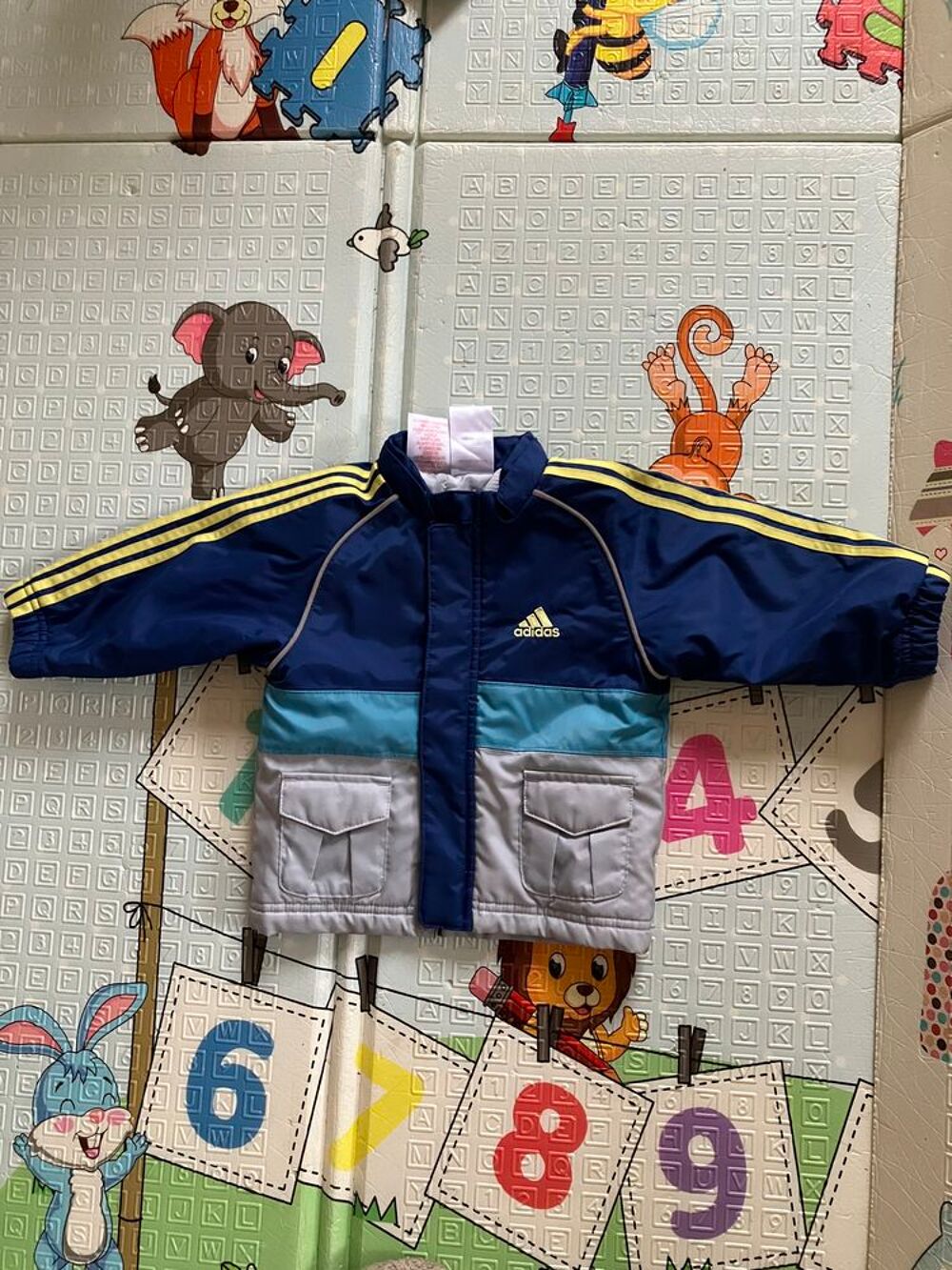 veste Adidas taille 6/9 mois Vêtements enfants